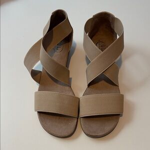 Life Stride Tan Women's Sandals